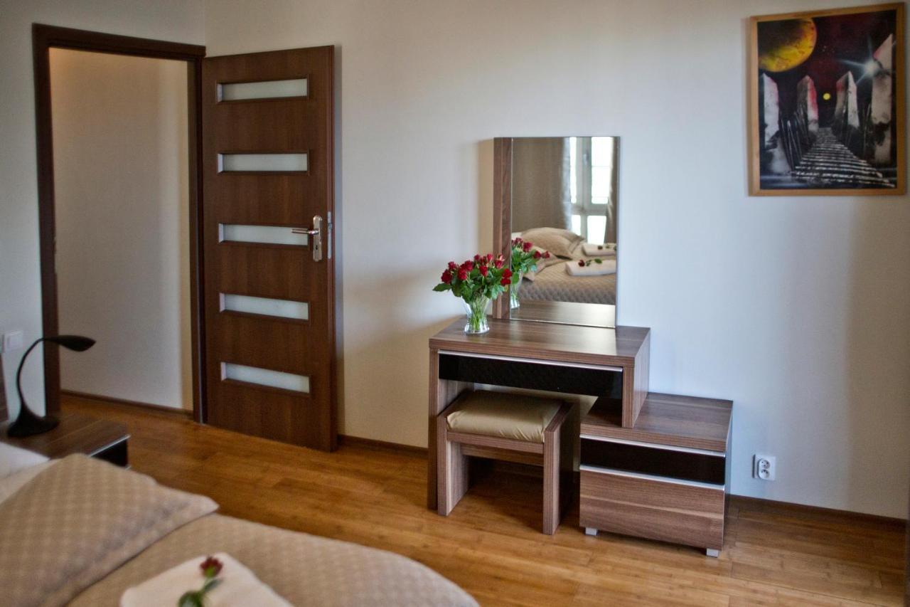 2 Bedrooms Bukowinska P&O Serviced Apartments Varsavia Esterno foto